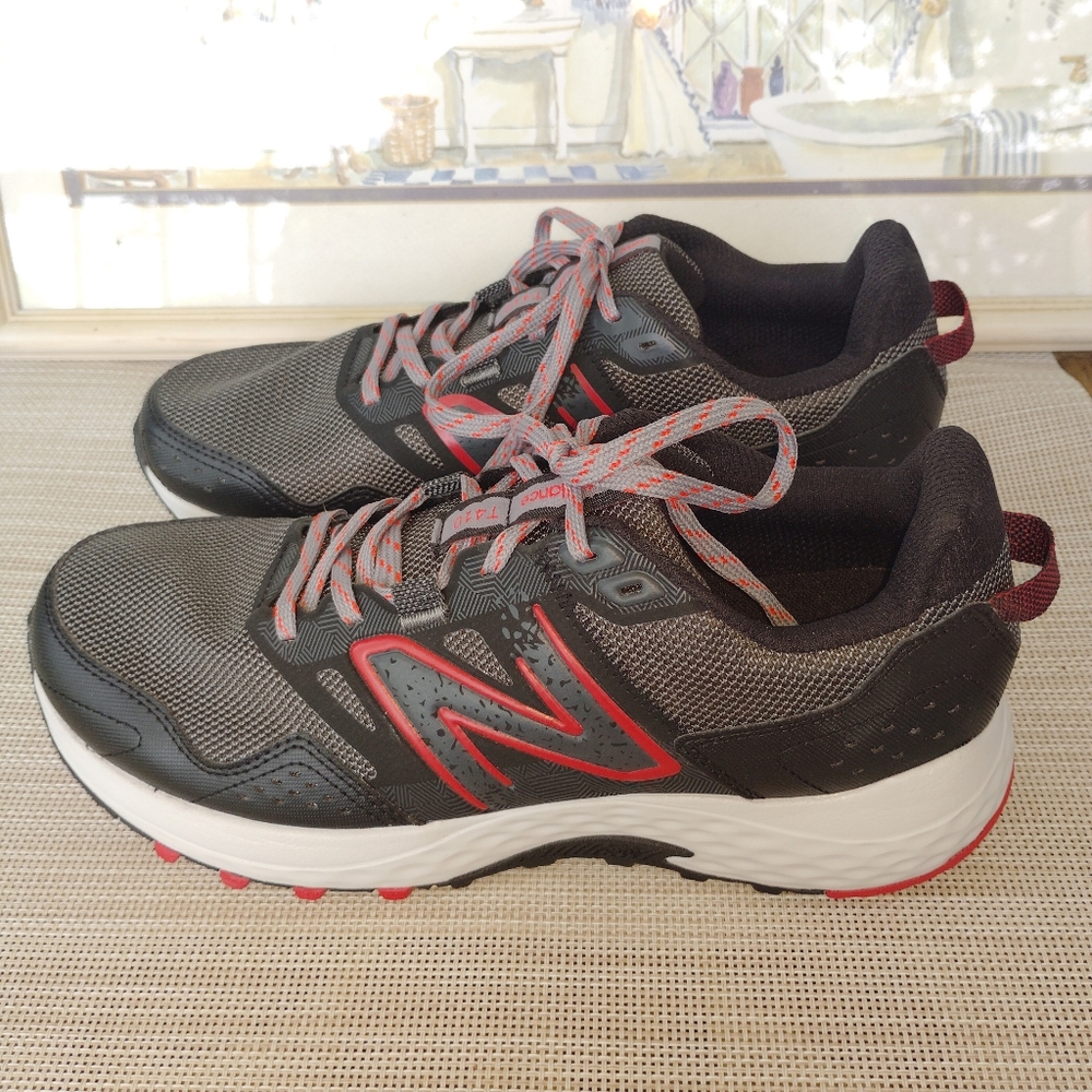 New Balance "T410" Tri-Color Trail Running Shoes. Wide Width. Size 8.5EE. Excel.